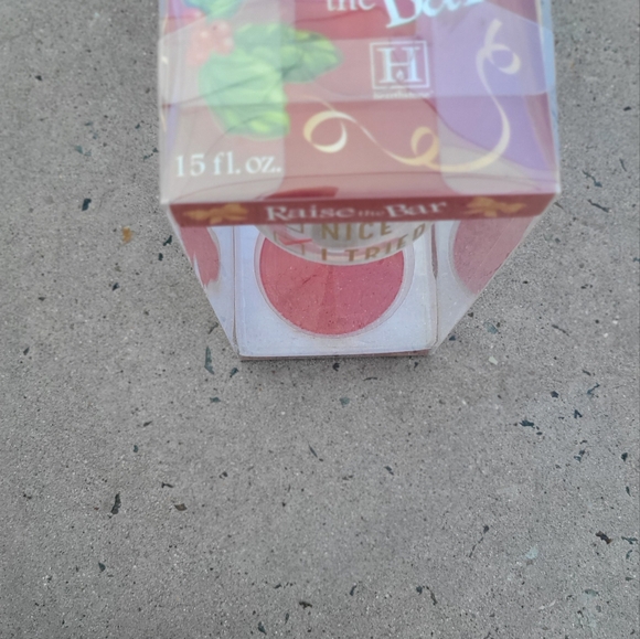 HEARTHSTONE RAISE THE BAR HAND EMBELLISHED WINE GLASS 15 FL OZ - Picture 3 of 4